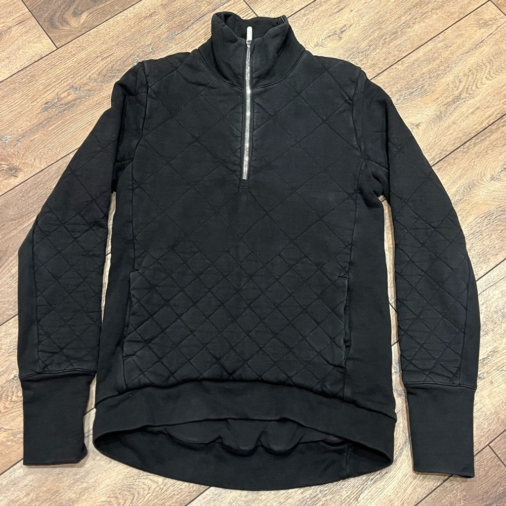 Lululemon Quarter Zip quilted sweatshirt.  Size 2.  black.